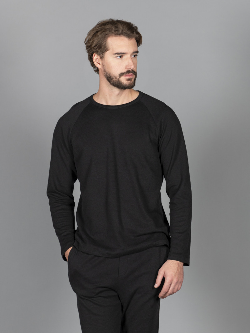 T-shirt nera girocollo con maniche lunghe e contrasti colore