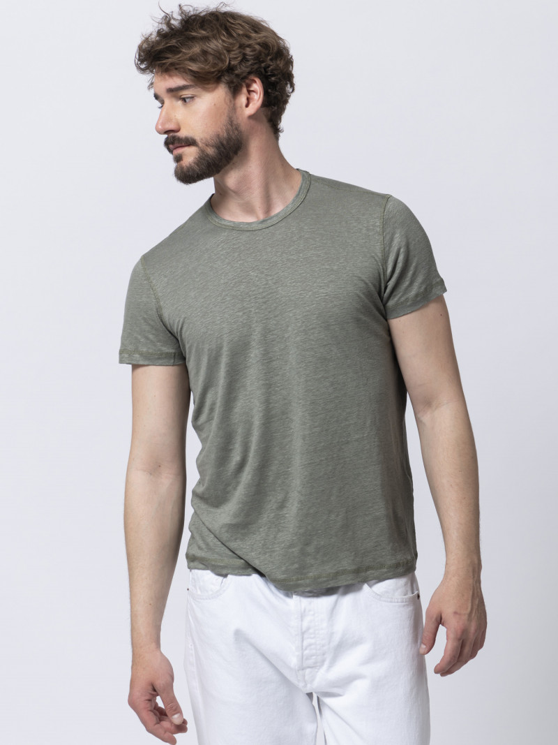 T-shirt slim verde basica uomo girocollo con manica corta in lino