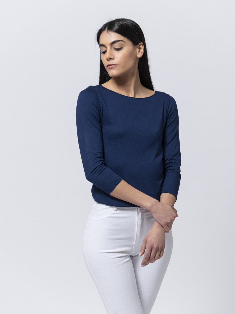 T-shirt donna con scollo a barchetta blu chiaro e manica lunga in viscosa ed elastan